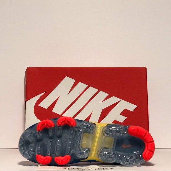 Nike Air Vapormax Plus “White/Citron Pulse” - Picture 5 of 9